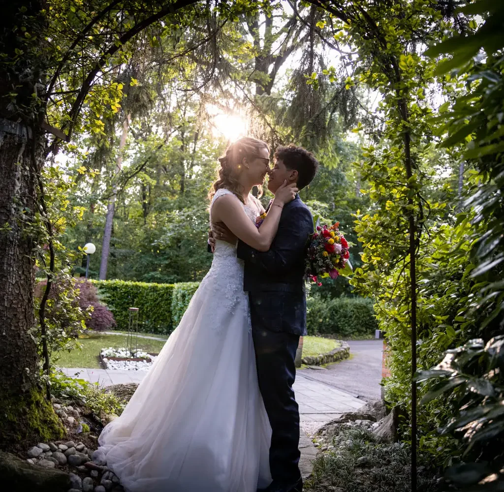 abbraccio-sposi foto spontanee matrimonio, reportage
